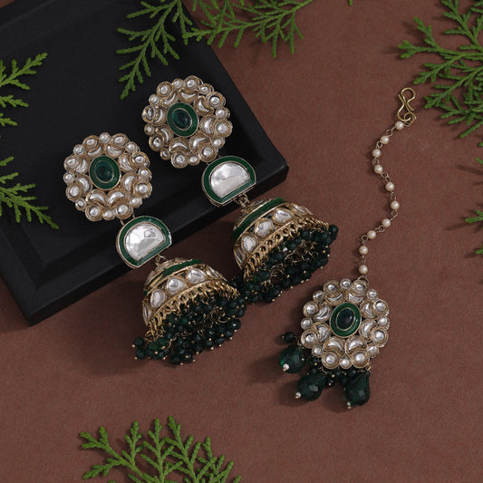 Green Color Kundan Earrings With Maang Tikka (KDTE556GRN)