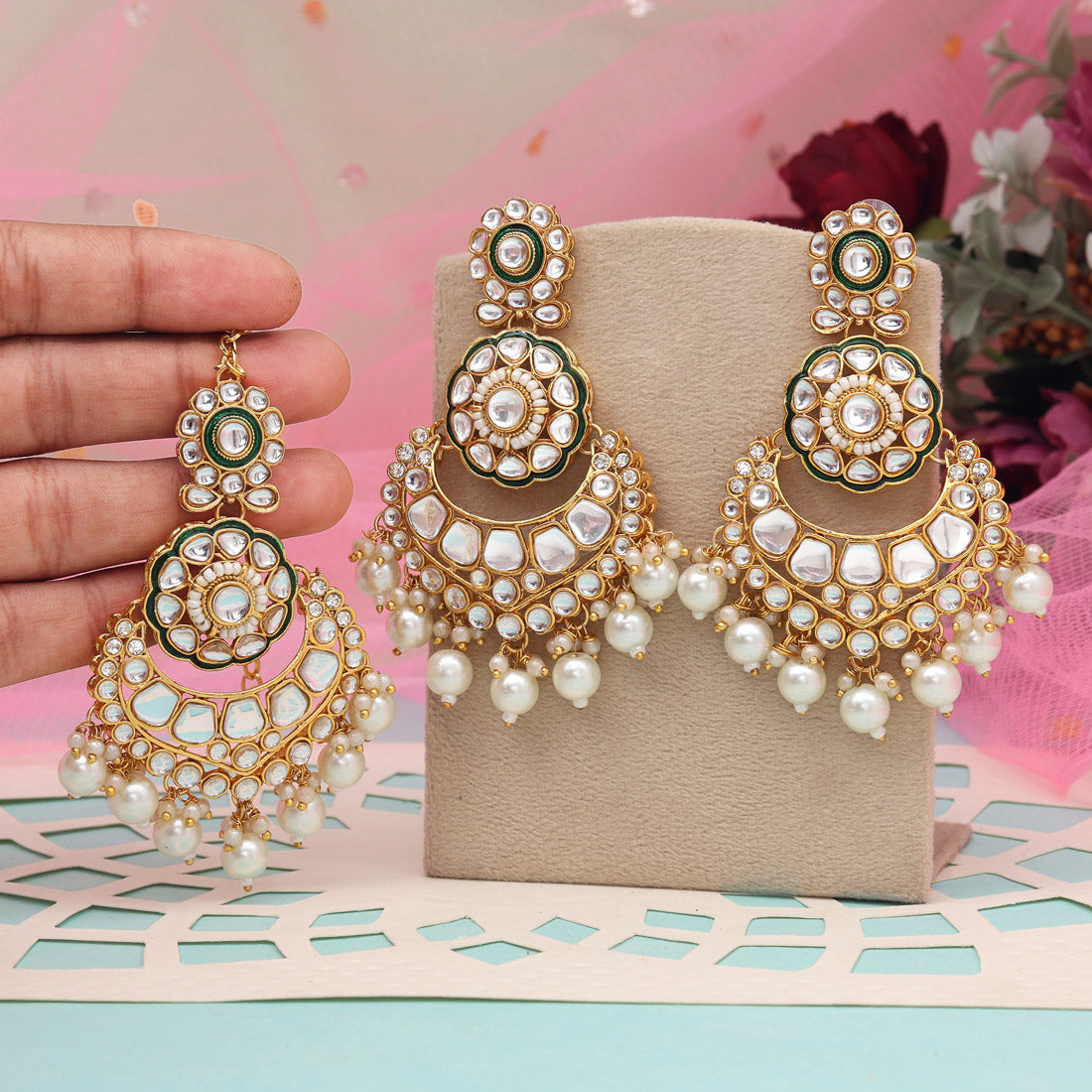 White Color Kundan Earrings With Maang Tikka (KDTE570WHT