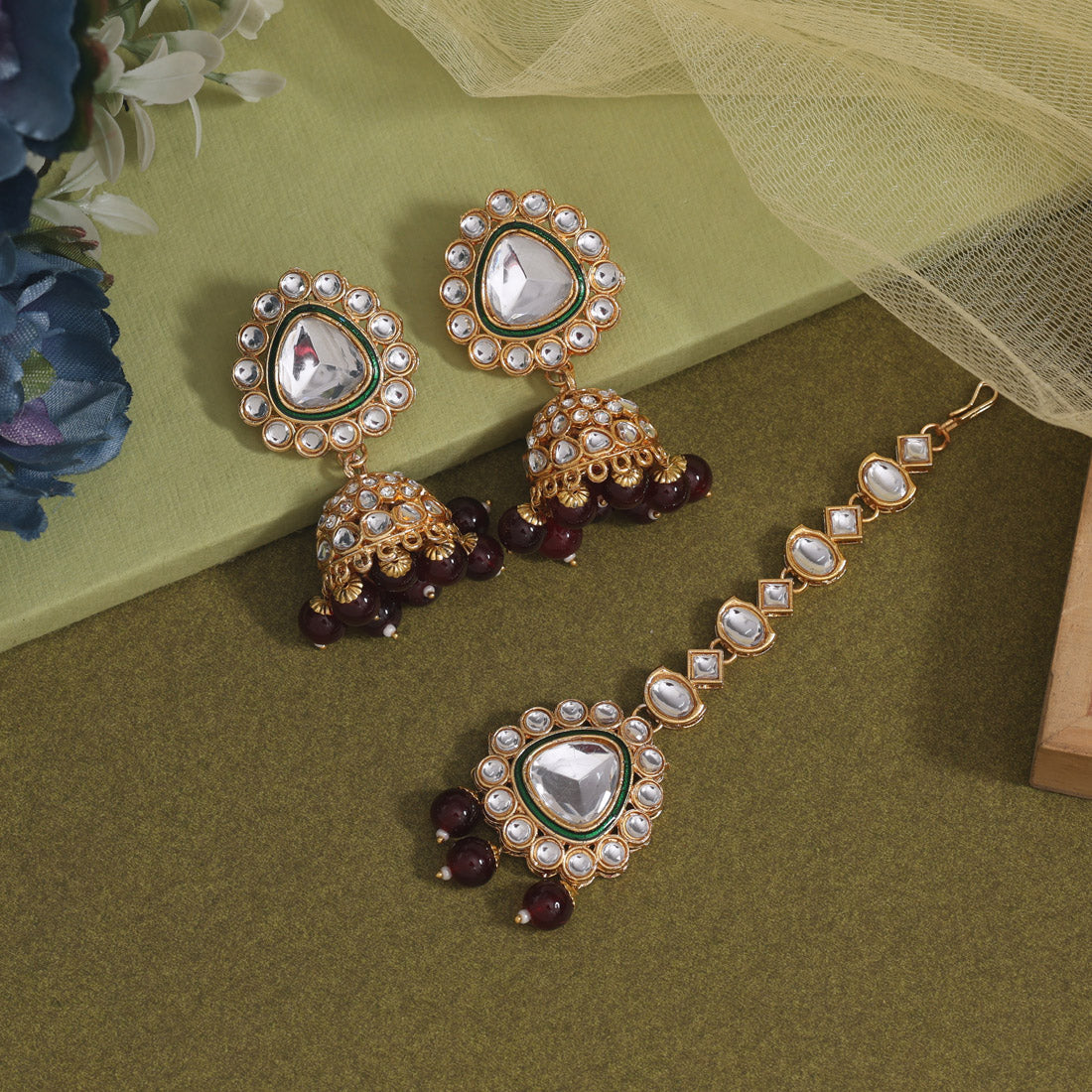 Maroon Color Kundan Earrings With Maang Tikka (KDTE574MRN