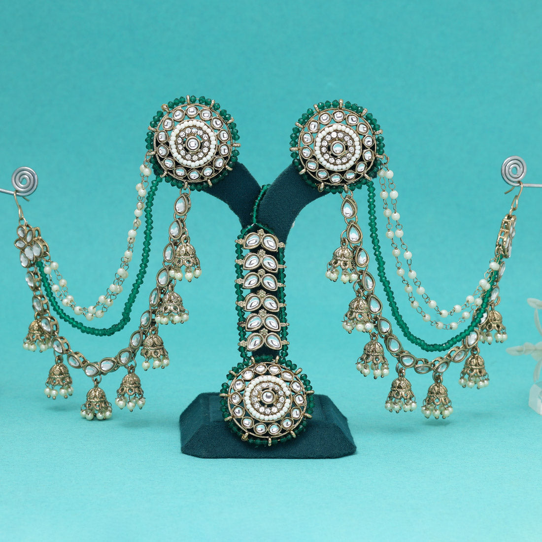 Elegant Green Color Kundan Earrings With Maang Tikka