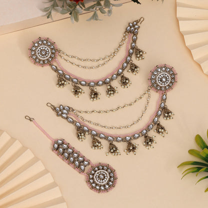Soft Pink Color Kundan Earrings With Maang Tikka