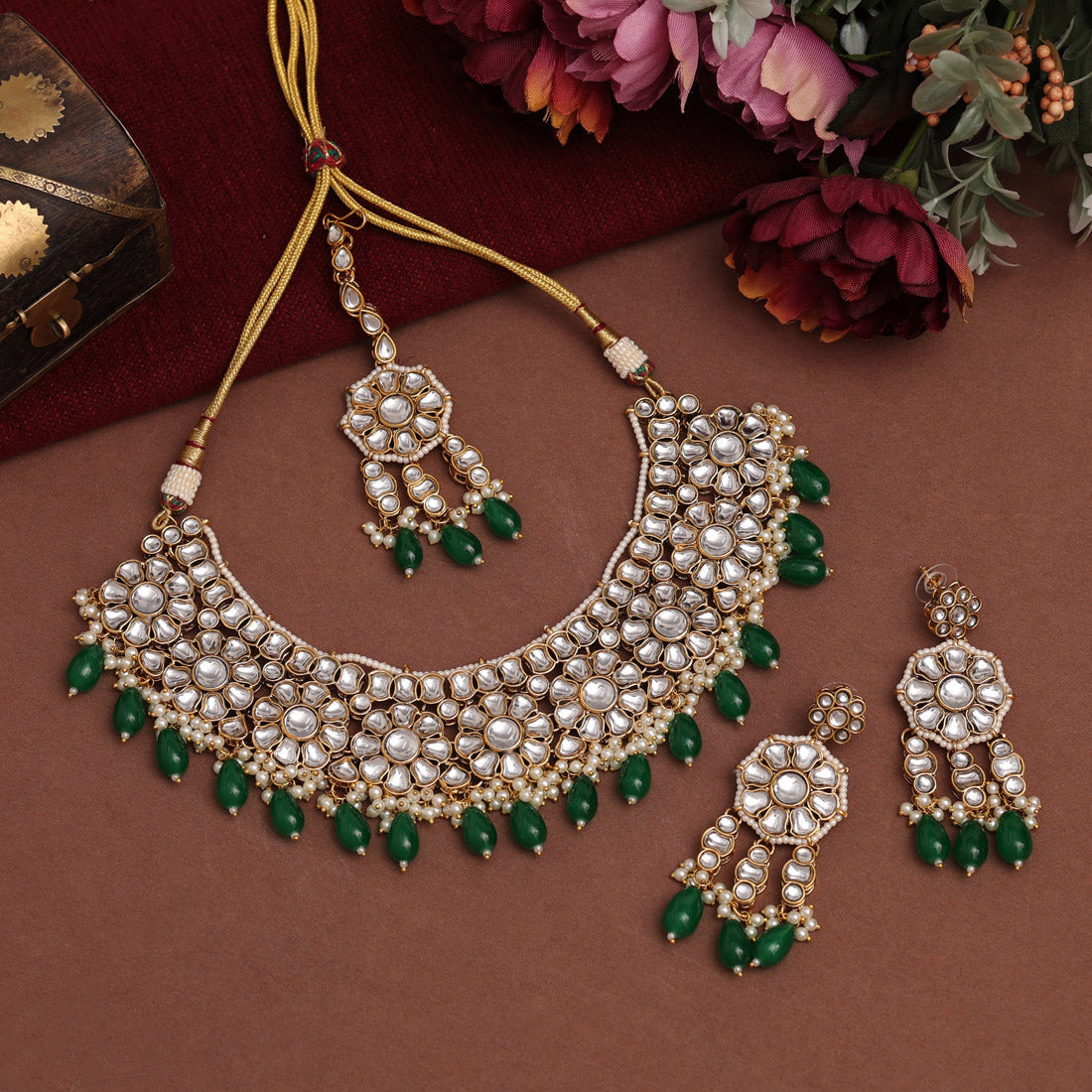Green Color Kundan Necklace Set (KN1390GRN)