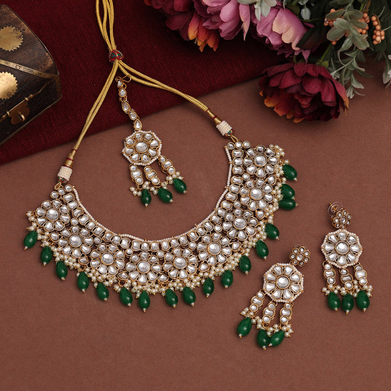 Green Color Kundan Necklace Set (KN1390GRN)