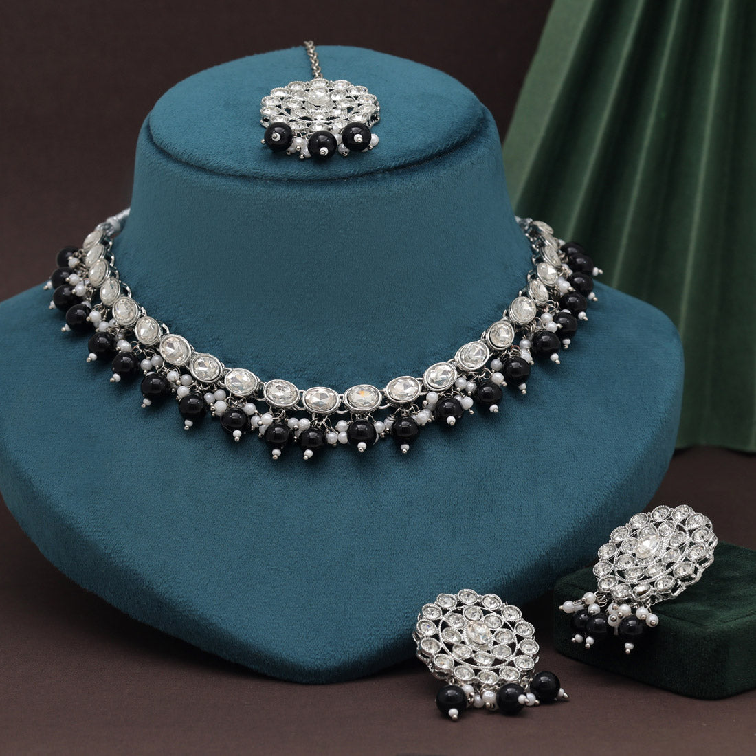 Black Color Kundan Necklace Set (KN1418BLK)