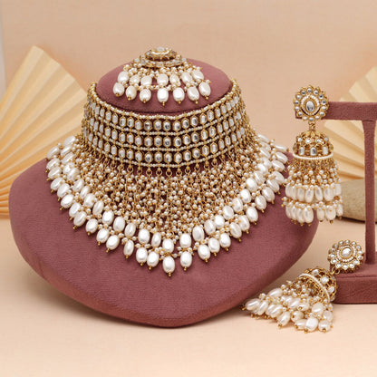 White Color Elegant Kundan Necklace Set