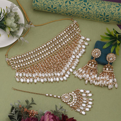 White Color Elegant Kundan Necklace Set
