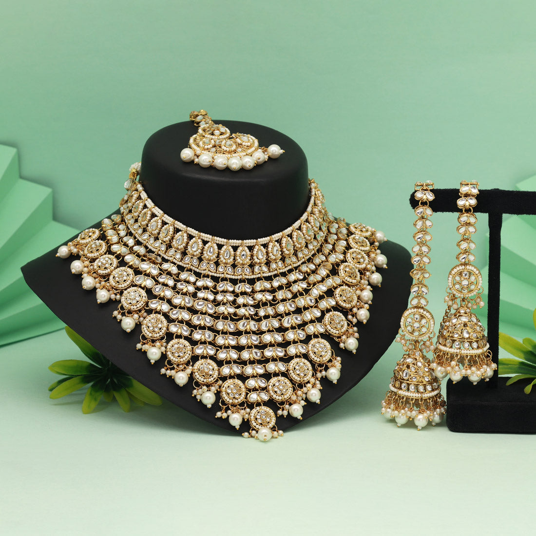 White Color Kundan Necklace Set Ideal For Brides And Bridesmaids Wear