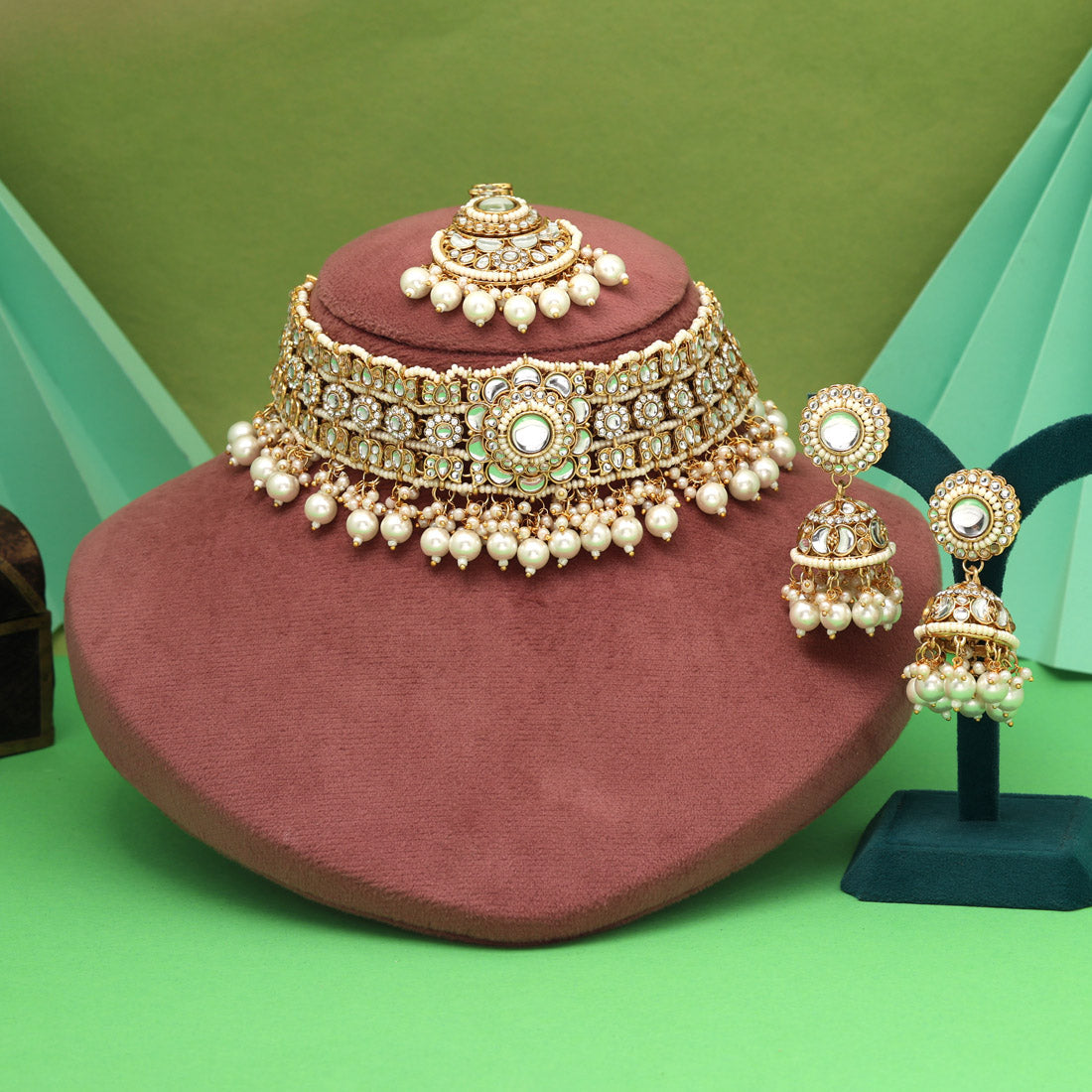 White Color Choker Kundan Necklace Set With Matching Earring Set