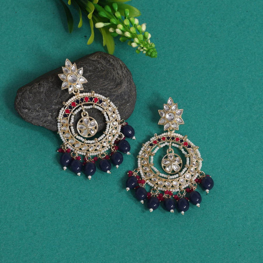 White Kundan Earrings With Maang Tikka | Tikka jewelry, Kundan jewellery  set, White pearl jewelry