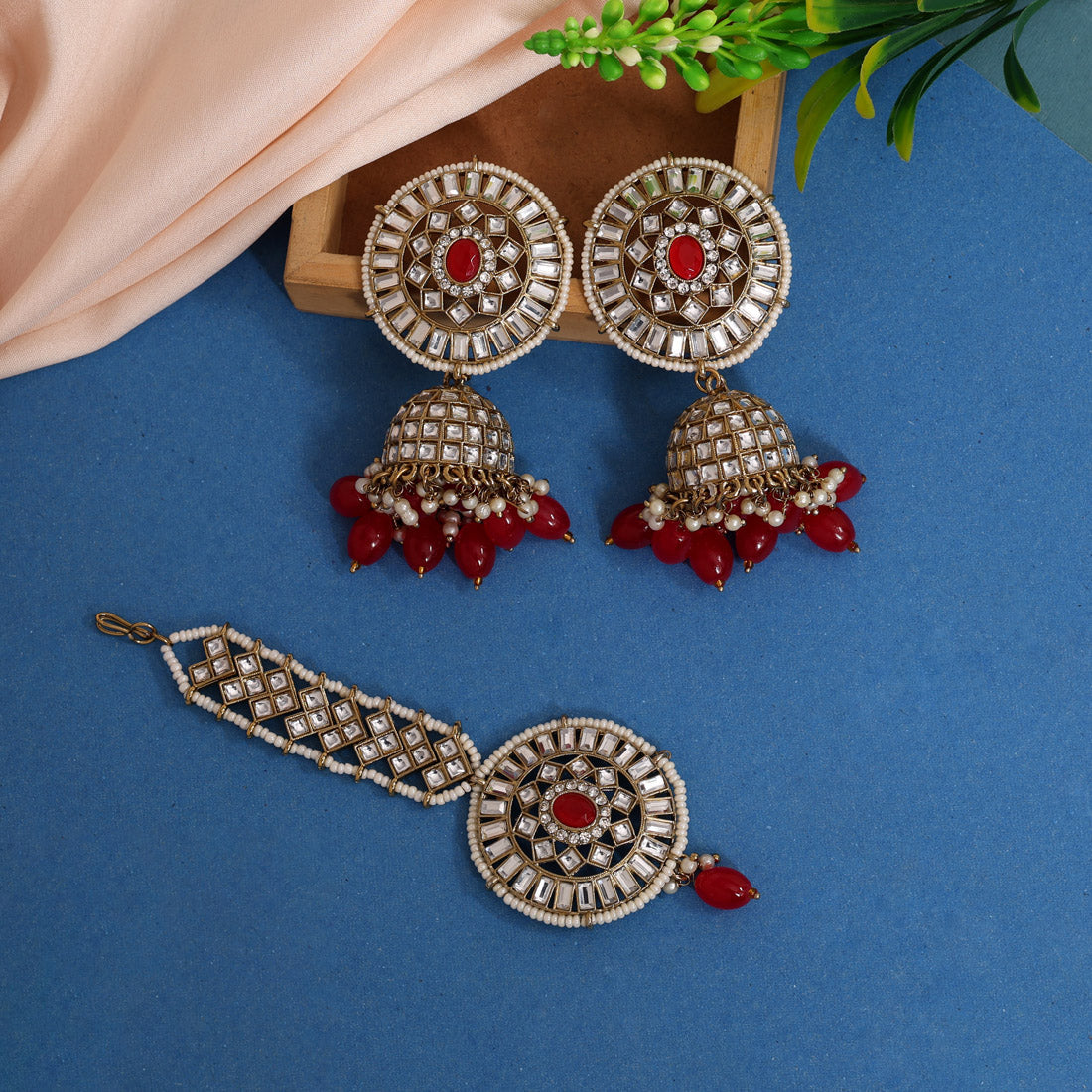 Red Color Kundan Earrings With Maang Tikka (KDTE536RED)