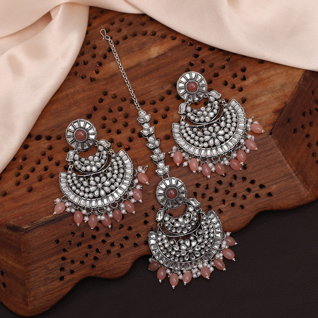 Peach Color Kundan Earrings With Maang Tikka (KDTE546PCH)