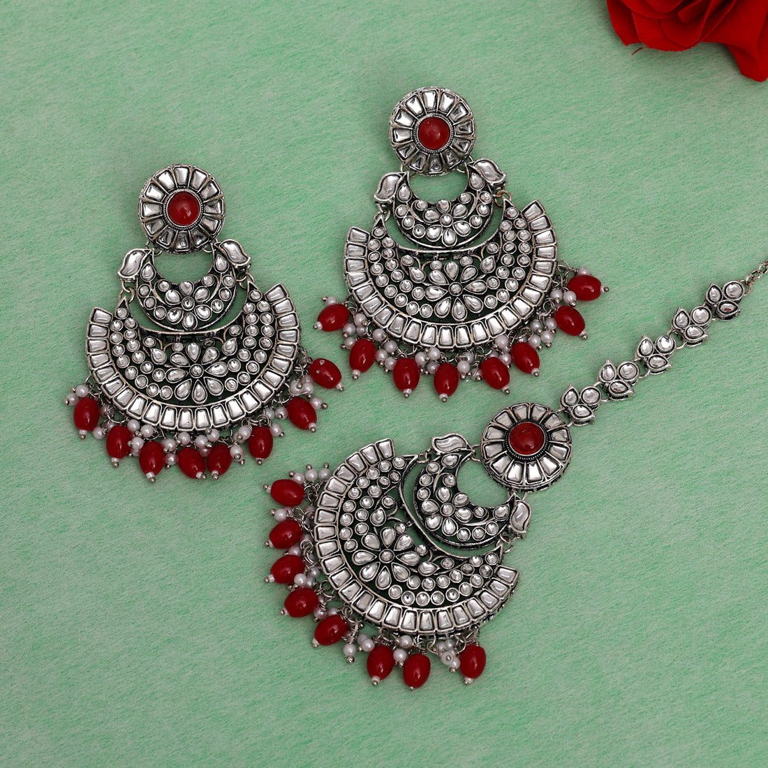 Red Color Kundan Earrings With Maang Tikka (KDTE546RED)