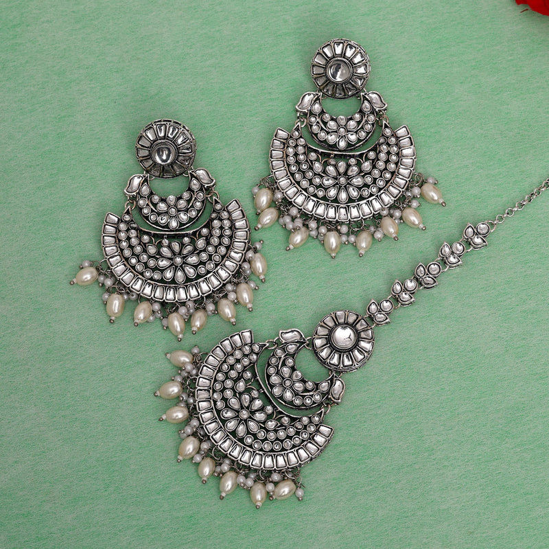 Silver Color Kundan Earrings With Maang Tikka (KDTE546SLV)