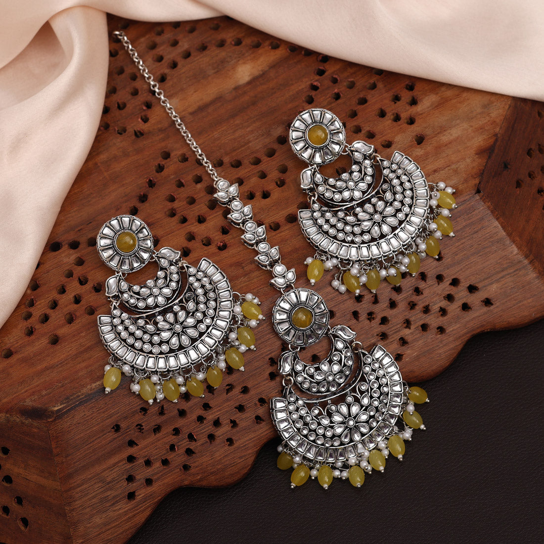 Yellow Color Kundan Earrings With Maang Tikka (KDTE546YLW)