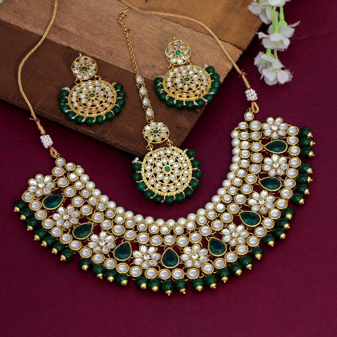 Green Color Kundan Necklace Set (KN845GRN)
