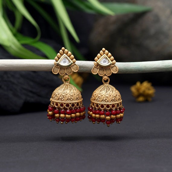 Gold earrings with matte and engraved | JewelryAndGems.eu